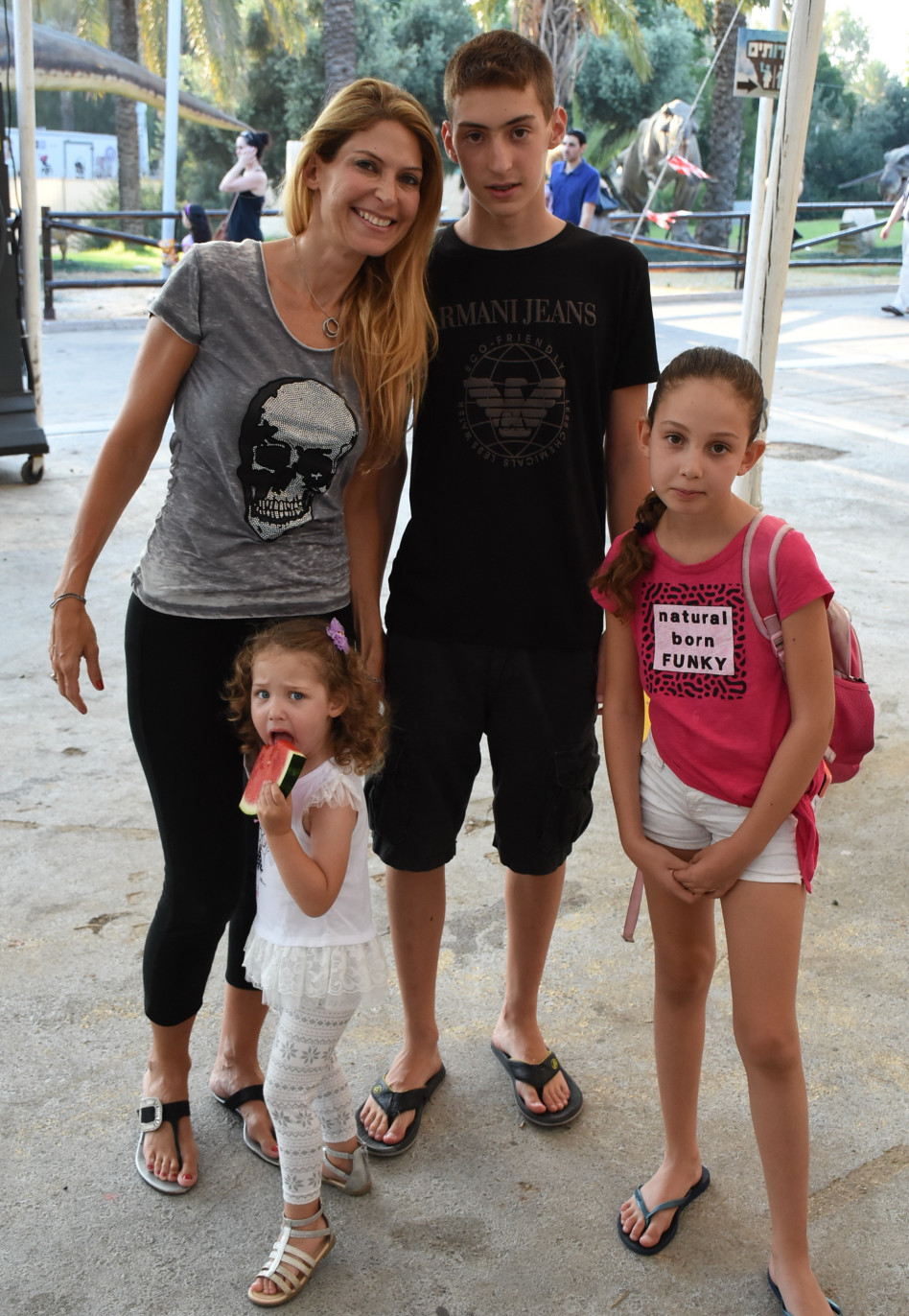 עדיין מעושרת. דפנה שחר והחבורה