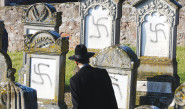 גילוי אנטישמיות בקברי יהודים בצרפת (צילום: רויטרס)