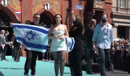 יובל רפאל על השטיח הטורקיז בבאזל (צילום: מתוך ערוץ היוטיוב הרשמי)