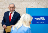 בנימין נתניהו מצביע בפריימריז של הליכוד (צילום: חיים גולדברג, פלאש 90)
