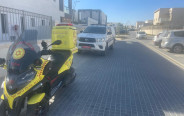 זירת האירוע בה הפעוטה ננעלה ברכב שעות ארוכות (צילום: דוברות מד"א)