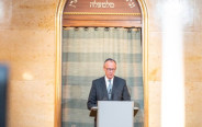 פרידריך מרץ בבית הכנסת במינכן (צילום: צילום מסך רשת X)