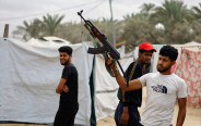 בעזה מציינים את הסכם הפסקת האש (צילום: REUTERS/Mahmoud Issa)