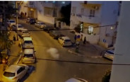 חזיז נזרק לעבר מפגינים בשכונת הדר שבחיפה (צילום: תום בר גל)