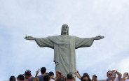 פסל ישו הגואל בריו דה ז'ניירו (צילום: Pool via REUTERS/Alessandro Garofalo)