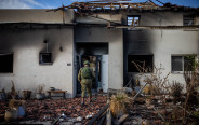 בית שרוף בקיבוץ בארי אחרי הטבח  (צילום: יונתן זינדל)