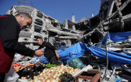 שוק בעזה (צילום: REUTERS/Ibraheem Abu Mustafa)