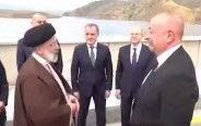 נשיא איראן ונשיא אזרבייג'ן טרם העלייה של ראיסי למסוק (צילום: רשתות חברתיות באיראן)