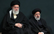הנשיא ראיסי והמנהיג העליון של איראן חמינאי (צילום: רשתות ערביות)