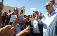 המהומה בכניסה לבסיס בשדה תימן (צילום: דודו גרינשפן, פלאש 90)
