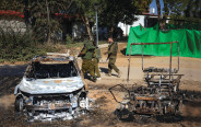 חיילים בקיבוץ ניר עם אחרי טבח ה-7 באוקטובר (צילום: יונתן זינדל)