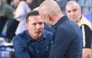 בכר עם לאזטיץ' לפני המשחק (צילום: ברני ארדוב)