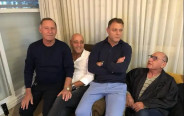 הכול קרה בגלל שעון. יוסי (משמאל) עם אלי (שני מימין) (צילום: באדיבות המצולמים)