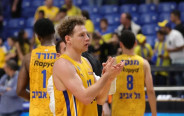 שחקן מכבי תל אביב, רוקאס יוקובאיטיס (צילום: אודי ציטיאט)