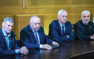 יאיר לפיד, בני גנץ, אביגדור ליברמן ויאיר גולן במסיבת עיתונאים בשנה שעברה  (צילום: יונתן זינדל, פלאש 90)