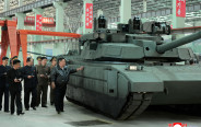 הטנק צ'אונמה־2 של צפון קוריאה (צילום:  Korean Central News Agency. KCNA via REUTERS)