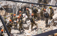 כוחות החילוץ של פיקוד העורף בזירת נפילה (צילום: דובר צה"ל)