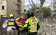 פינוי פצועים לאחר המטח מאיראן (צילום: דוברות מד"א)