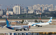 מטוסים חונים בנתב"ג (צילום: מרק ישראל סלם)