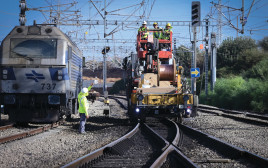 תיקונים ברכבת (צילום: אבשלום ששוני)