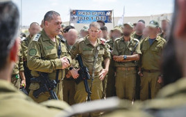 הרמטכ"ל אייל זמיר עם חיילי המילואים (צילום: דובר צהל)