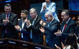 בנימין נתניהו ושרים במליאה (צילום: יונתן זינדל פלאש 90)