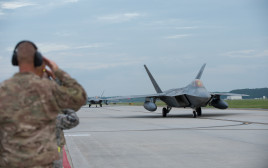 חיל האוויר האמריקאי בבסיס אל־עודייד (צילום: Kaylee Dubois/U.S. Air Force/Handout via REUTERS)