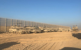 כוננות צה"ל רגע לפני הכניסה לעיר עזה, מרכבות גדעון (צילום: אבי אשכנזי)