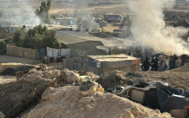 הריסת בתים בפזורה ליד שגב שלום (צילום: דוברות המשטרה)