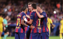 שחקני ברצלונה חוגגים (צילום: Gettyimages)