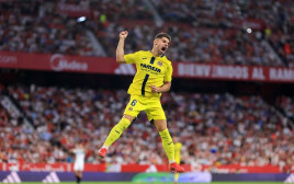 מנור סולומון עם שער הניצחון במדי ויאריאל (צילום: Fran Santiago)