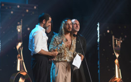 ציון ברוך, איש "מה קשור" - שזכו לפרס הוקרה בטקס על הישגיו המסחריים של "לשחרר את שולי סאן" (צילום: ליאור חורש והאקדמיה לקולנוע וטלוויזיה)