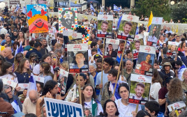 כיכר החטופים (צילום: אבשלום ששוני)