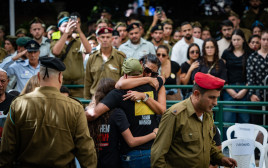 סמ"ר תמיר נמרוד מובא למנוחות (צילום: חיים גולדברג פלאש 90)