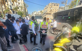זירת התאונה בבני ברק (צילום: דוברות הצלה)