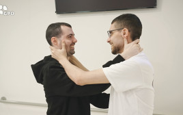 מימין: אביתר דוד וגיא גלבוע דלל נפגשים לראשונה מחוץ לשבי חמאס (צילום: לע"מ)