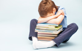 ילד מתקשה בהתמודדות בבית הספר (צילום: אינג אימג')