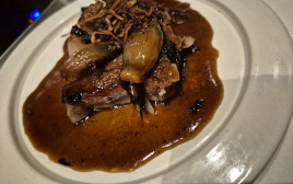 סטייק טונה בלו פין בדמי גלאס (צילום: ניר קיפניס)