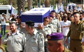 ארונו של אסף חממי ז"ל (צילום: מרק ישראל סלם)