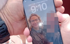 מכשיר הטלפון של הפצ"רית לשעבר יפעת תומר-ירושלמי שנמצא בים (צילום: תמונה לפי סעיף 27א' לחוק זכויות יוצרים)