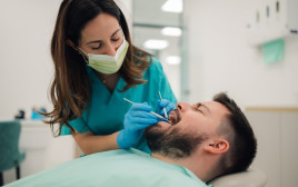 דלקת חניכיים. סיכון מוגבר למוח (צילום: שאטרסטוק)