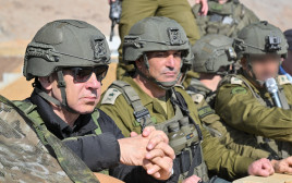 בנימין נתניהו ואייל זמיר בסוריה  (צילום: קובי גדעון לע"מ)