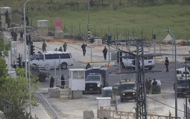 זירת פיגוע הדקירה בעטרת (צילום: רשתות ערביות)