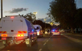 ארונו של חטוף חלל בדרך למכון הלאומי לרפואה משפטית (צילום: דוברות המשטרה)