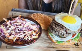 "בורגר סאלון" (צילום: אלון צרפתי)