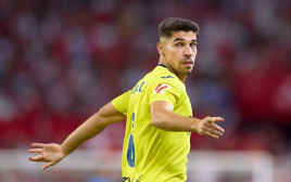 מנור סולומון במדי ויאריאל (צילום: Fran Santiago / Contributor)