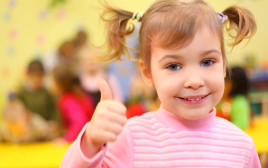 אולי פשוט אתם לא מחליקים לילדה בגרון, הכל בסדר (צילום: אינג'אימג')