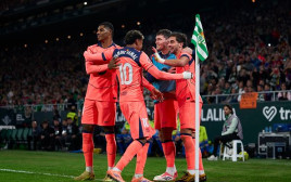 שחקני ברצלונה חוגגים (צילום: Diego Souto / Contributor)