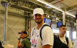 "המטרה היא להתחבר כקבוצה". הנקינס (צילום: אתר רשמי, הפועל ירושלים, האפליקציה הרשמית)