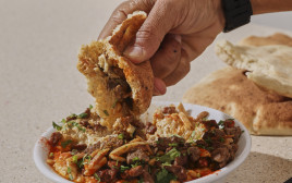 מרכז חומוס האסלי עזריאלי שרונה (צילום: יח"צ)